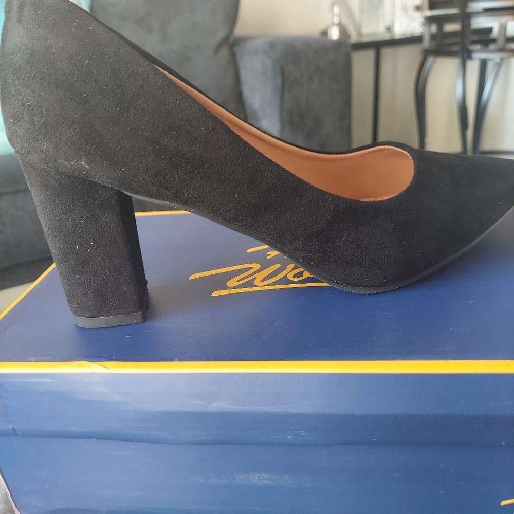 Heels - Picture 2 of 3